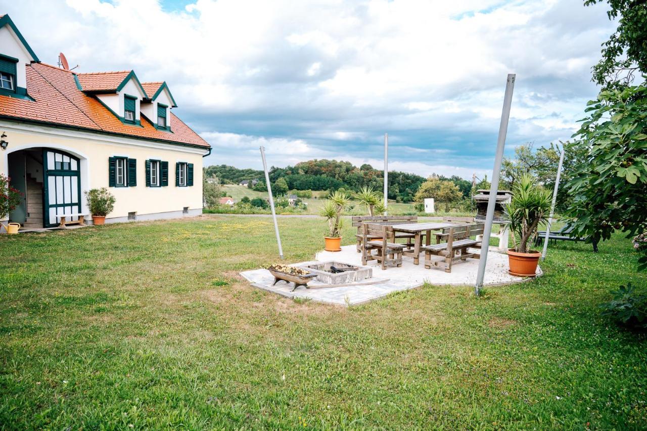 Landhaus dasThomas Henndorf im Burgenland Exterior foto